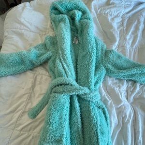 PB Teen robe